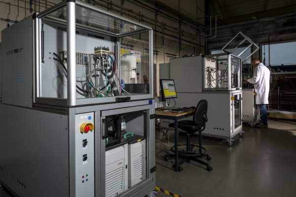 New facilities for hydrogen research: The Faraday Lab